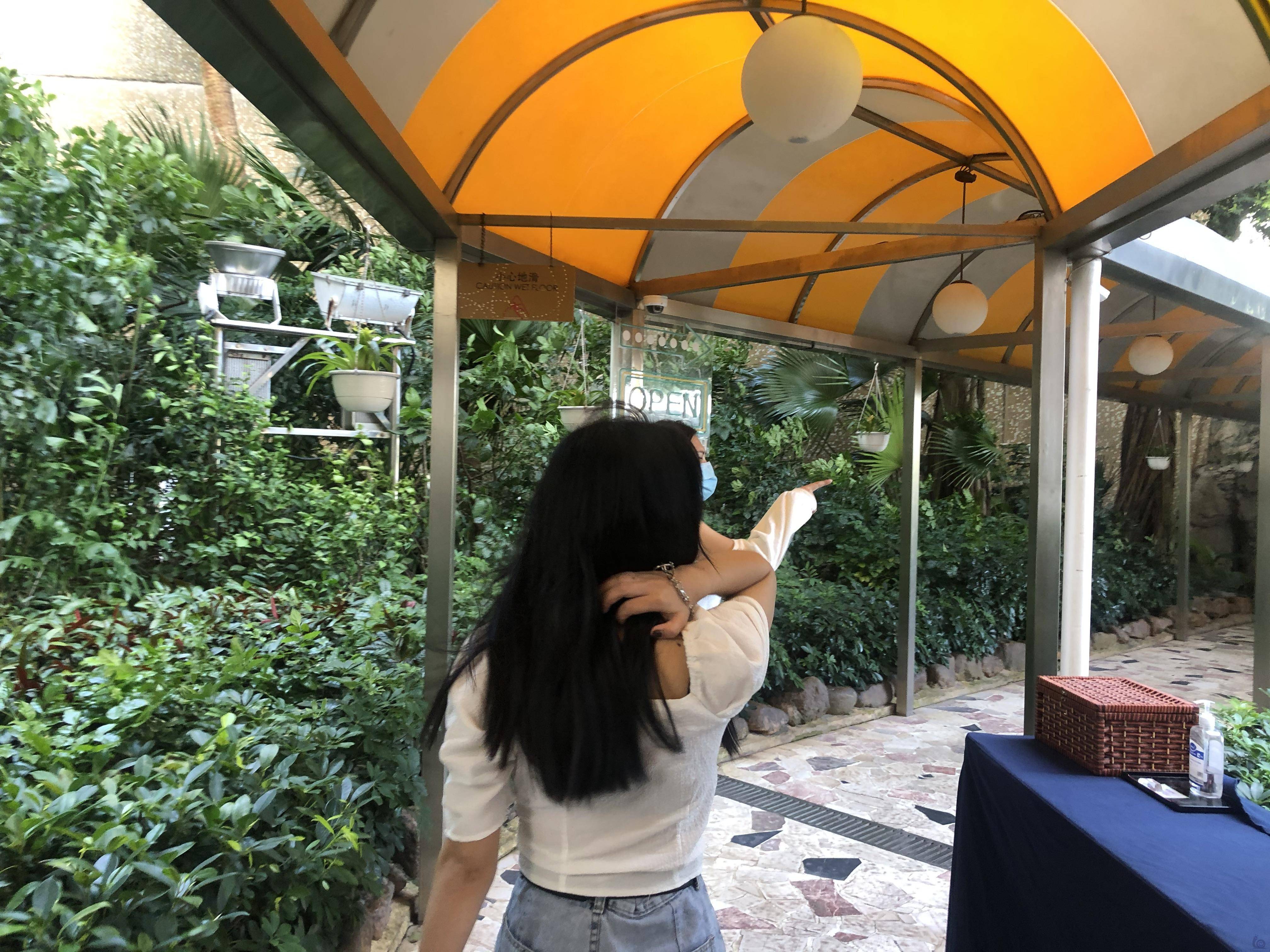 泳池途中